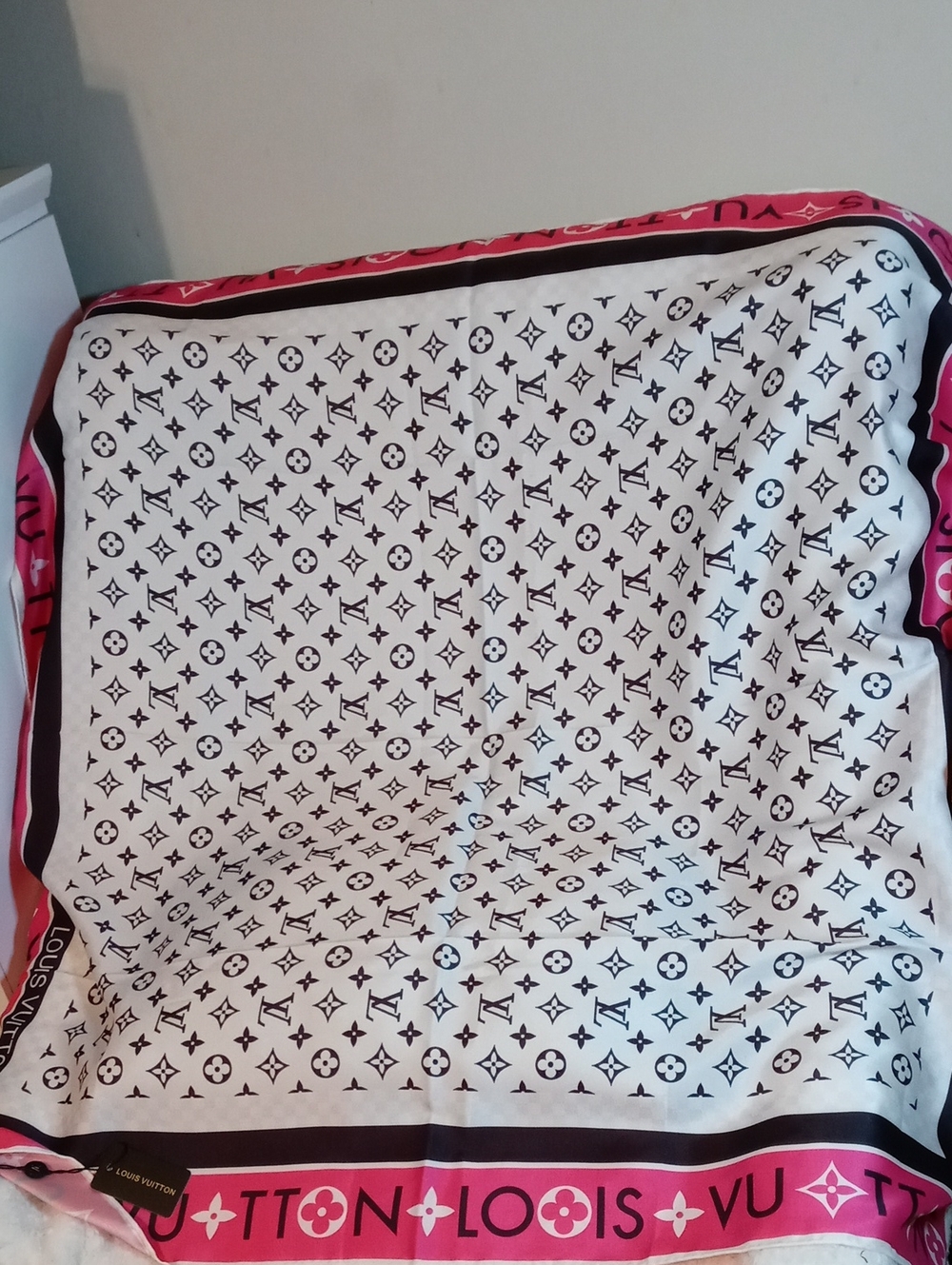 Louis Vuitton Luxury Pink and White Monogram Scarf -